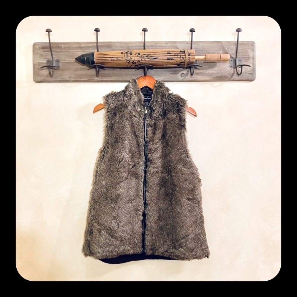 🪘3/$35 Sweater Faux Fur Zip-Up Vest-XL